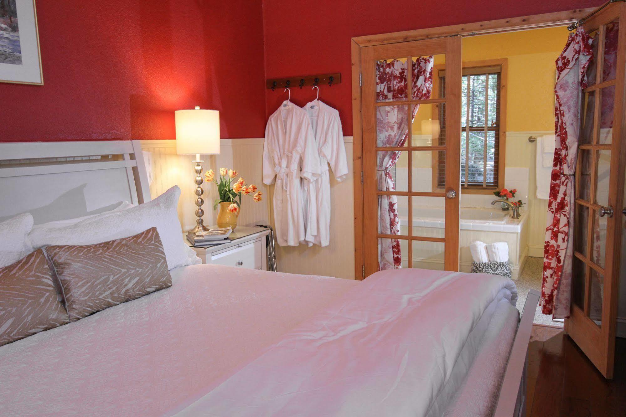 Elliott House Boutique Inn シェイバー・レイク エクステリア 写真